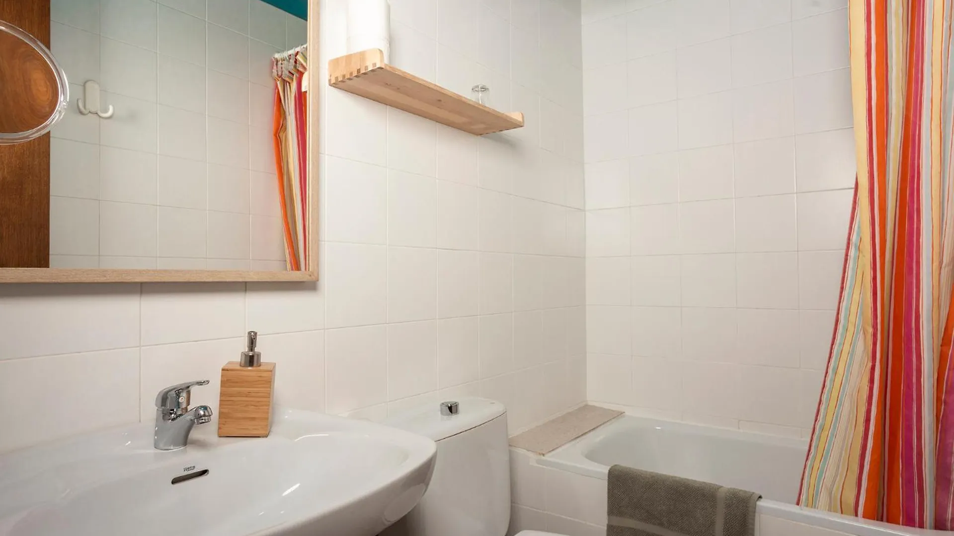 Farm stay Masia La Canal Gombren